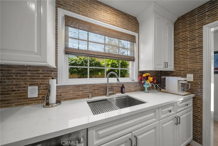 6951 Chisholm, Van Nuys, California 91406
