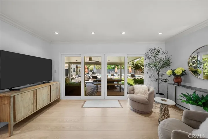 6951 Chisholm, Van Nuys, California 91406