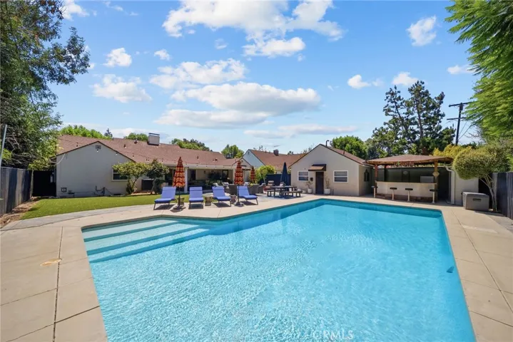 6951 Chisholm, Van Nuys, California 91406
