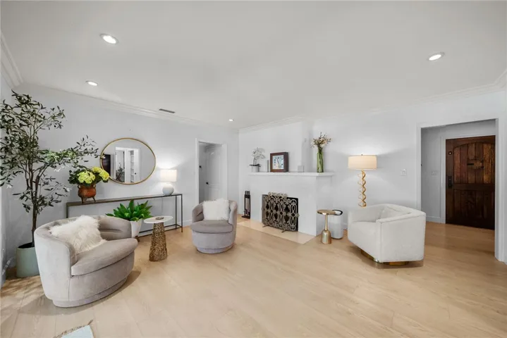 6951 Chisholm, Van Nuys, California 91406