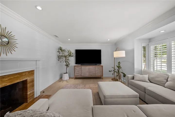 6951 Chisholm, Van Nuys, California 91406