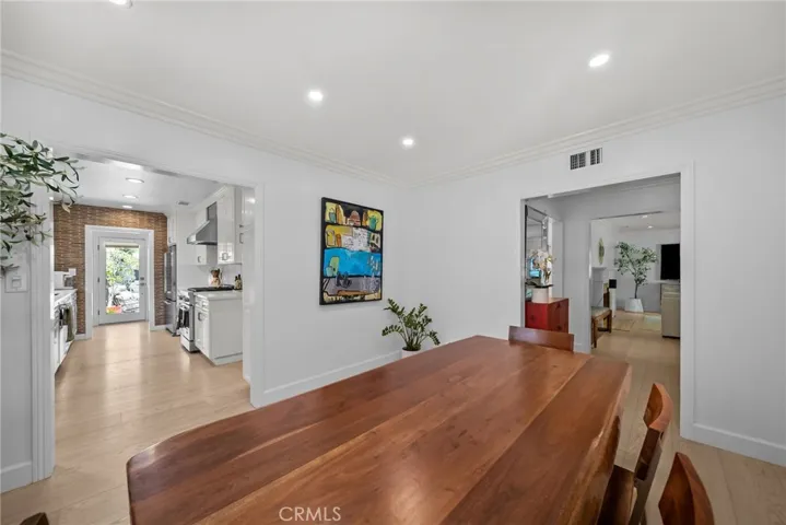 6951 Chisholm, Van Nuys, California 91406