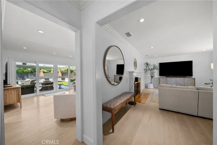 6951 Chisholm, Van Nuys, California 91406