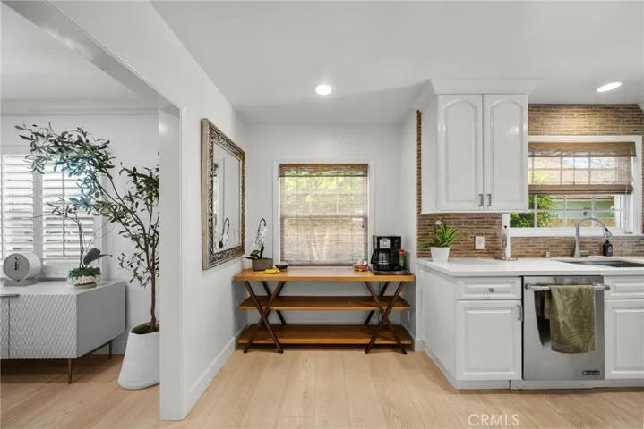 6951 Chisholm, Van Nuys, California 91406