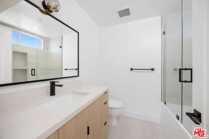 6241 Banner Avenue 1/4, Los Angeles, California 90038