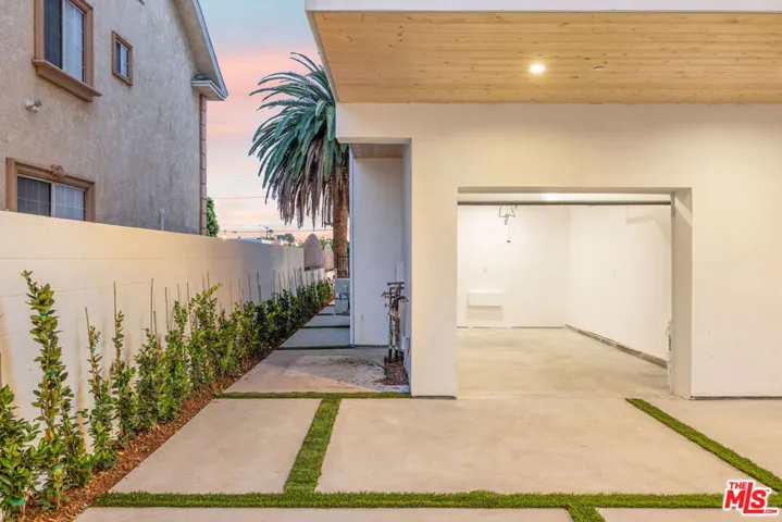 6241 Banner Avenue 1/4, Los Angeles, California 90038