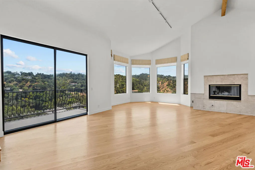 3665 Alta Mesa Dr