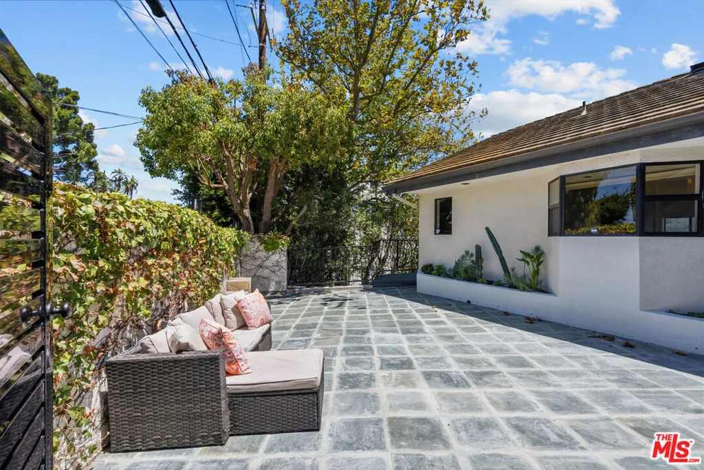 3665 Alta Mesa Drive, Studio City, California 91604 — photo 4