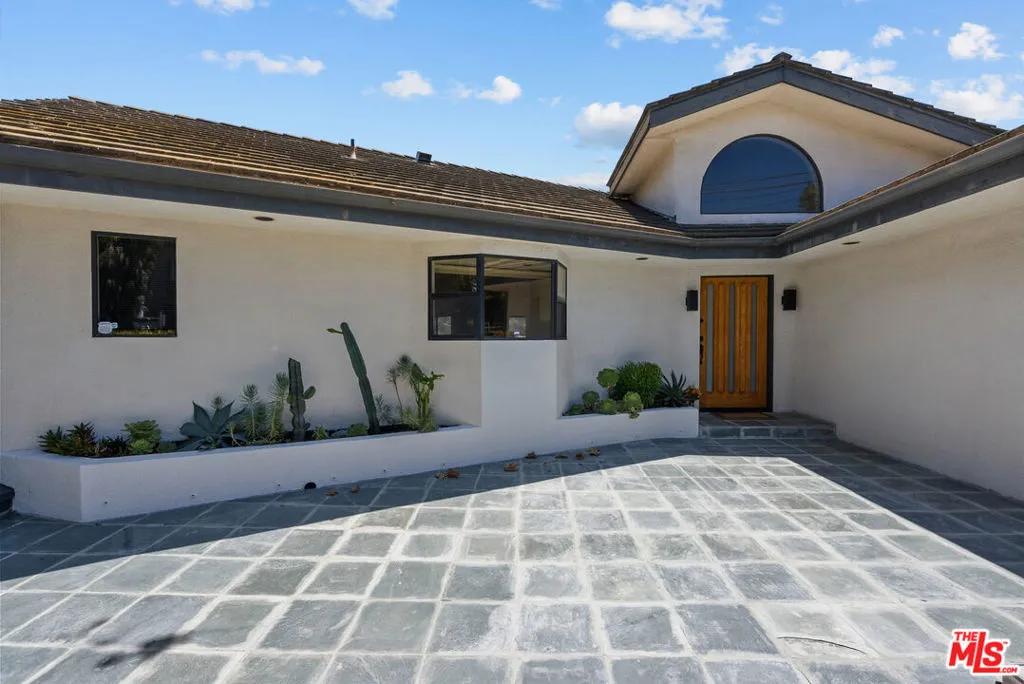 3665 Alta Mesa Drive, Studio City, California 91604 — photo 5