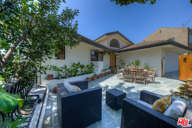 3665 Alta Mesa Drive, Studio City, California 91604