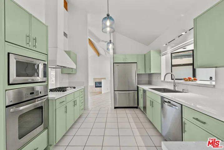 3665 Alta Mesa Drive, Studio City, California 91604