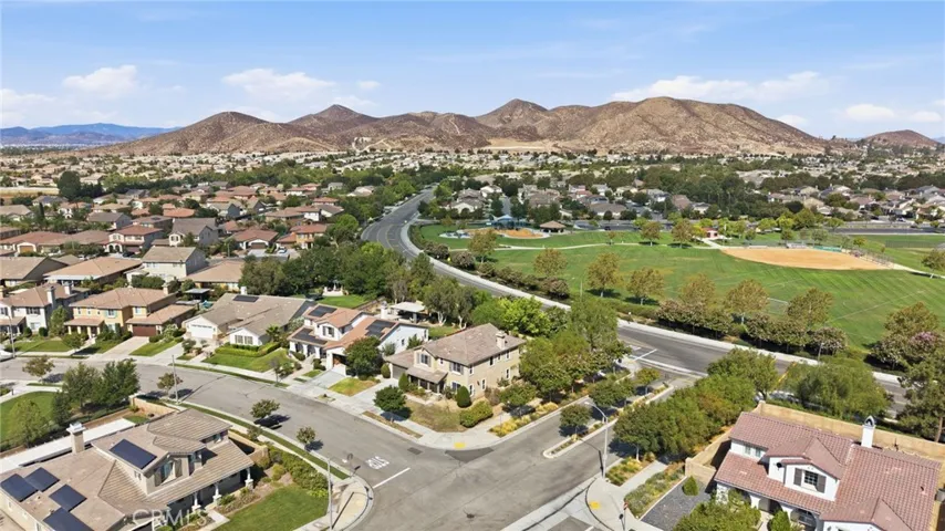 28327 Serenity Falls Way, Menifee, California 92585