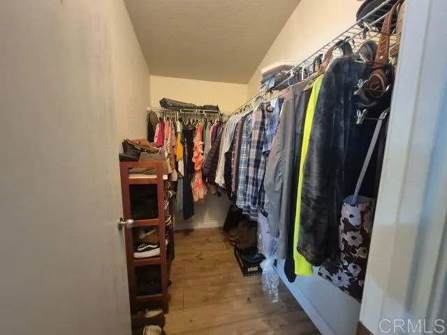 MB /Walking /closet