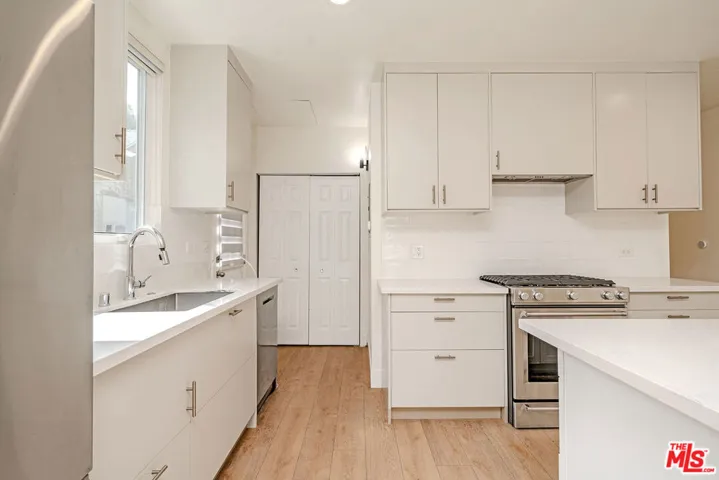 5430 Monroe Street, Los Angeles, California 90038