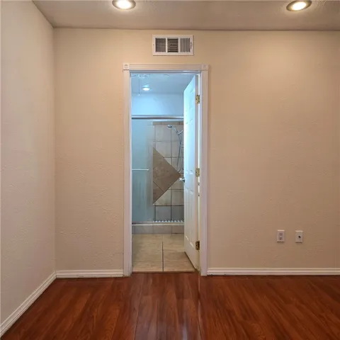 Master Bedroom (3)