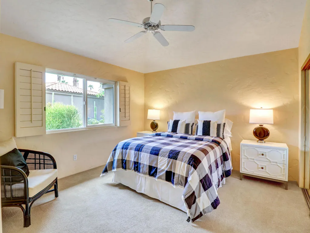 18-38697 Palm Valley Dr-18