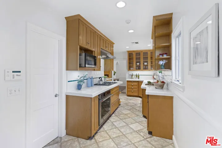 8585 Airdrome Street, Los Angeles, California 90035