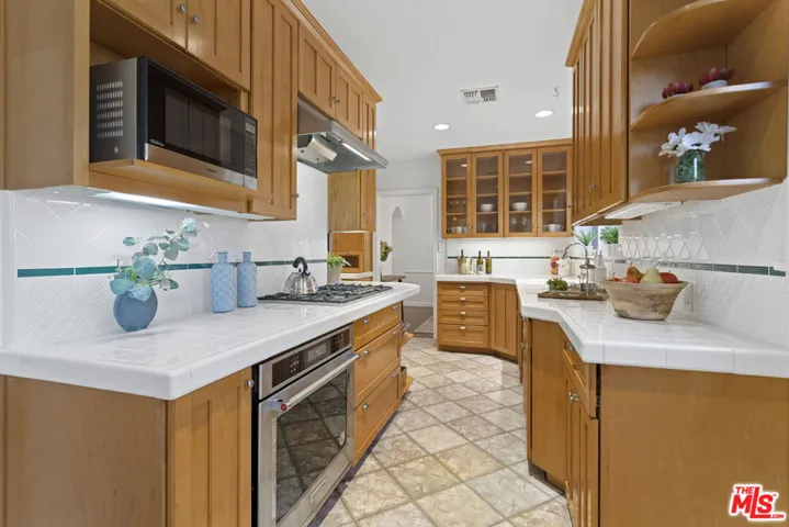 8585 Airdrome Street, Los Angeles, California 90035