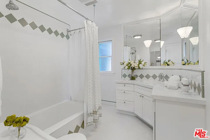 8585 Airdrome Street, Los Angeles, California 90035