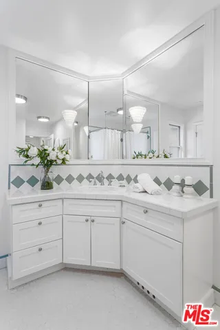 8585 Airdrome Street, Los Angeles, California 90035