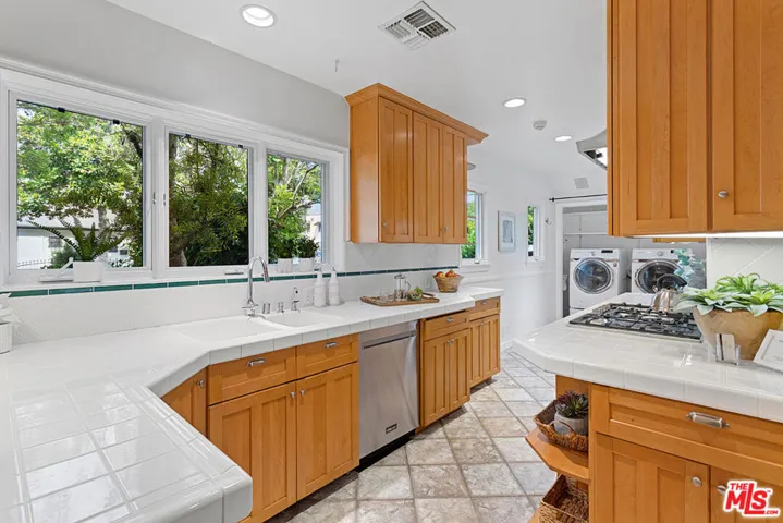 8585 Airdrome Street, Los Angeles, California 90035