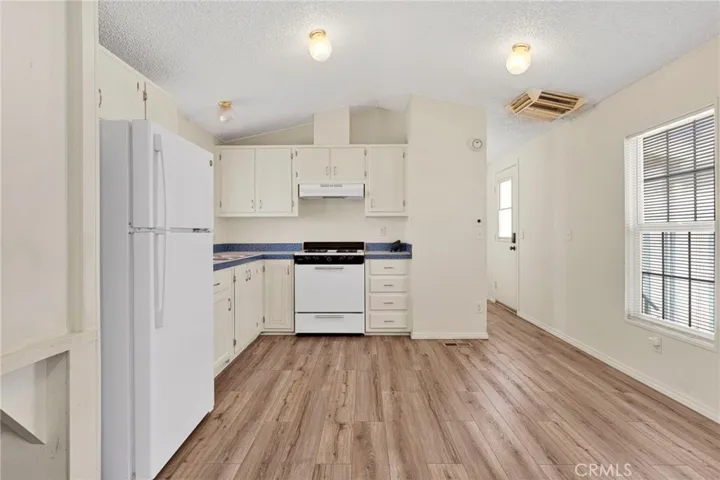 22601 Bear Valley 27, Apple Valley, California 92308