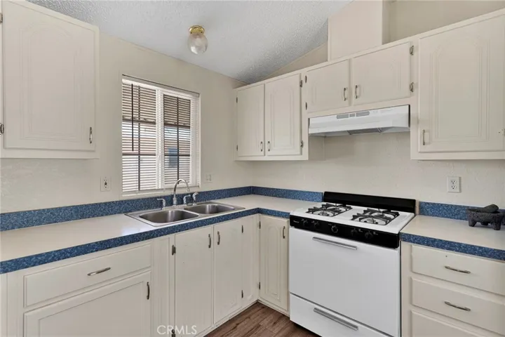 22601 Bear Valley 27, Apple Valley, California 92308