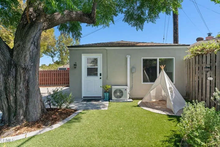 395 N Daisy Ave-49