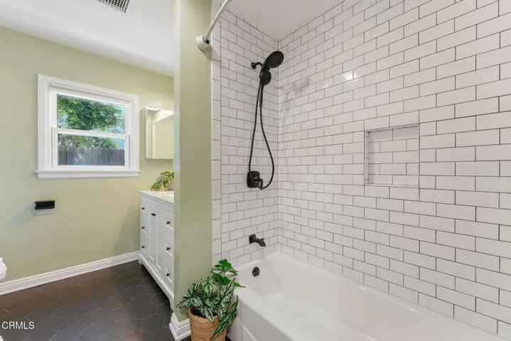 395 N Daisy Ave-34