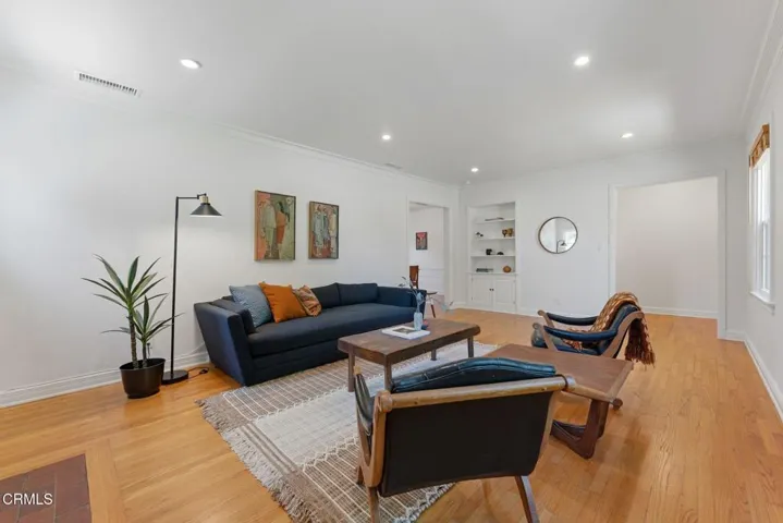 395 N Daisy Ave-4