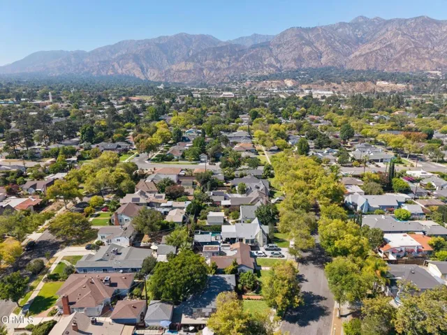 395 N Daisy Ave-52