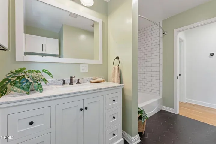 395 N Daisy Ave-35