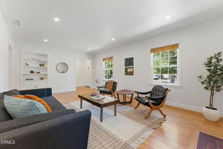 395 N Daisy Ave-11