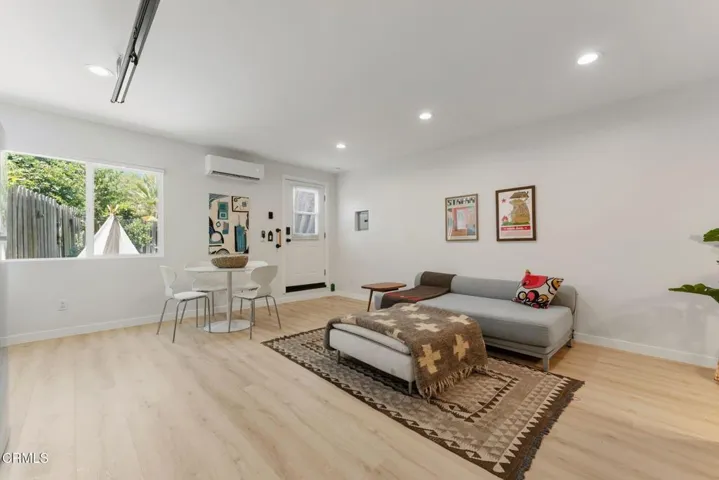 395 N Daisy Ave-44