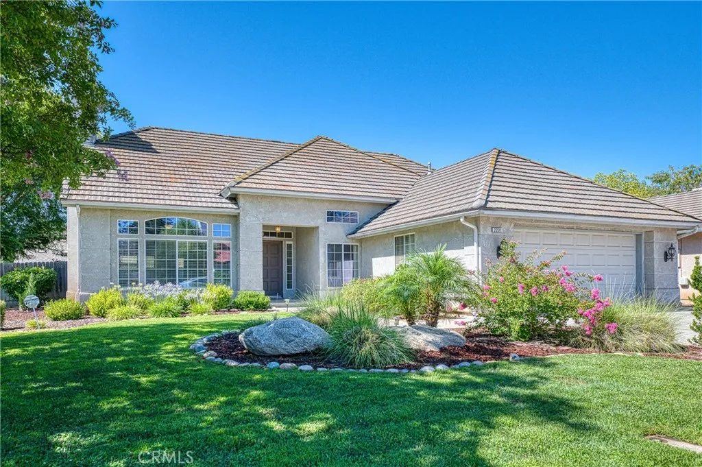 2231 E Pryor Dr