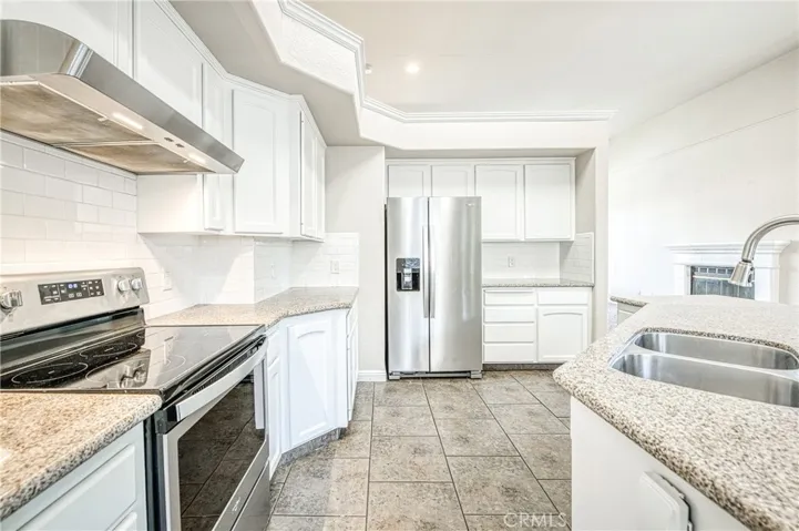 2231 E Pryor Drive, Fresno, California 93720