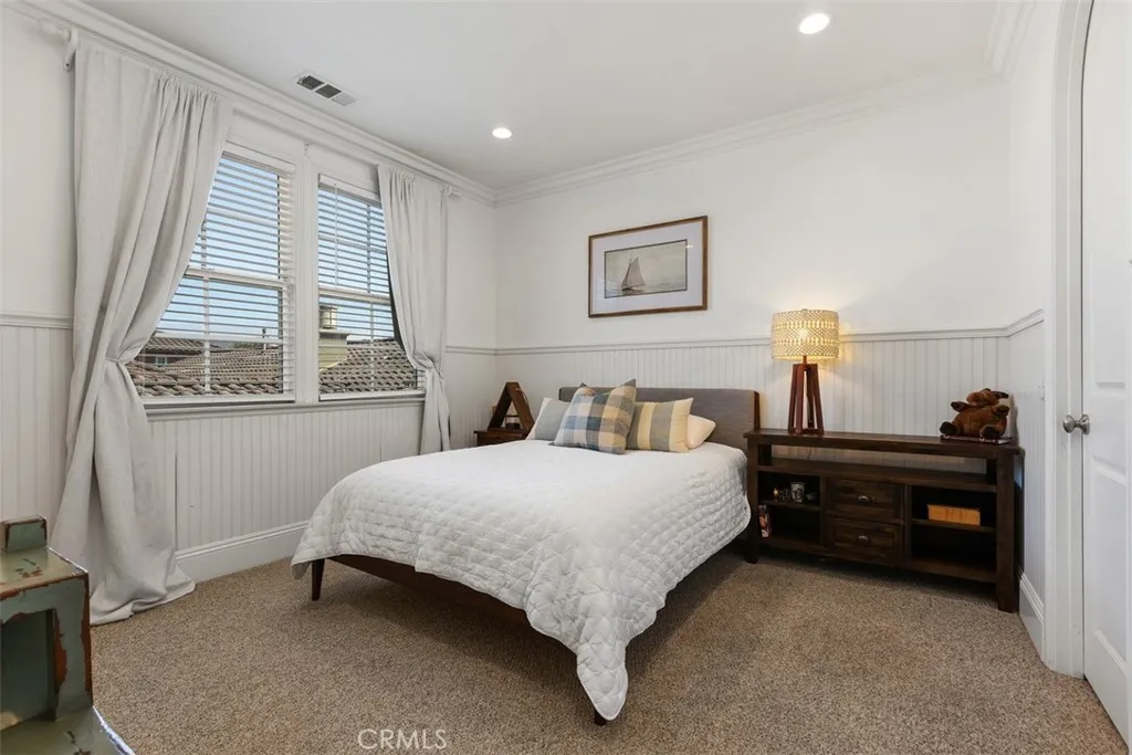 Guest bedroom