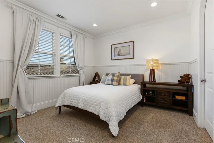 Guest bedroom