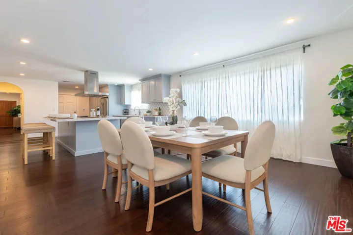 1110 Queen Anne Place, Los Angeles, California 90019