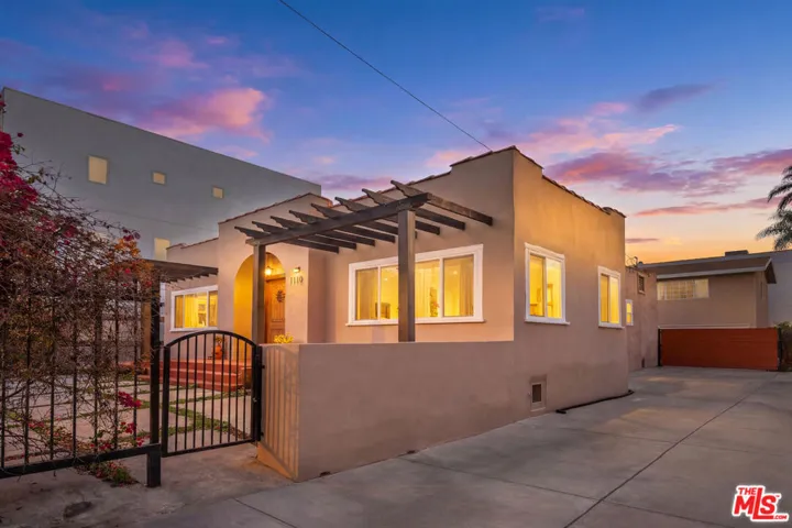 1110 Queen Anne Place, Los Angeles, California 90019