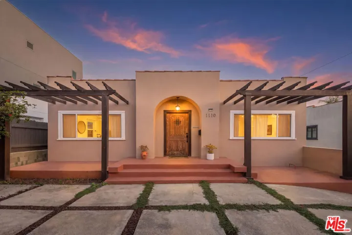 1110 Queen Anne Place, Los Angeles, California 90019
