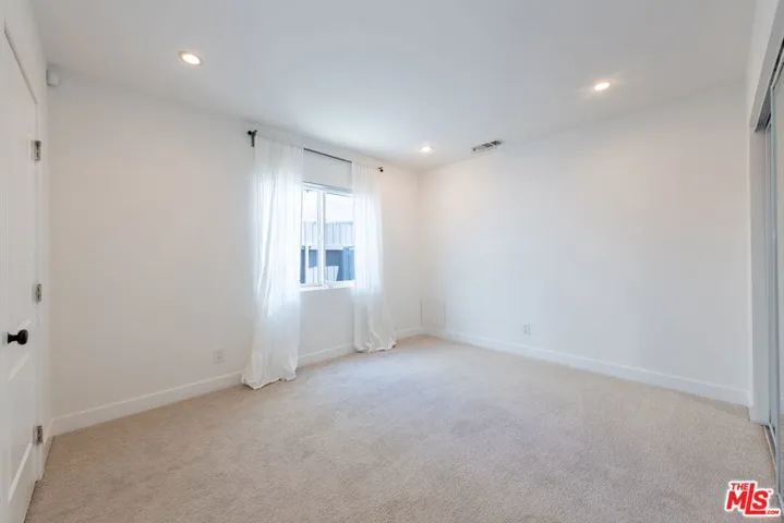 1110 Queen Anne Place, Los Angeles, California 90019