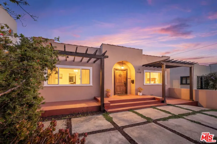 1110 Queen Anne Place, Los Angeles, California 90019