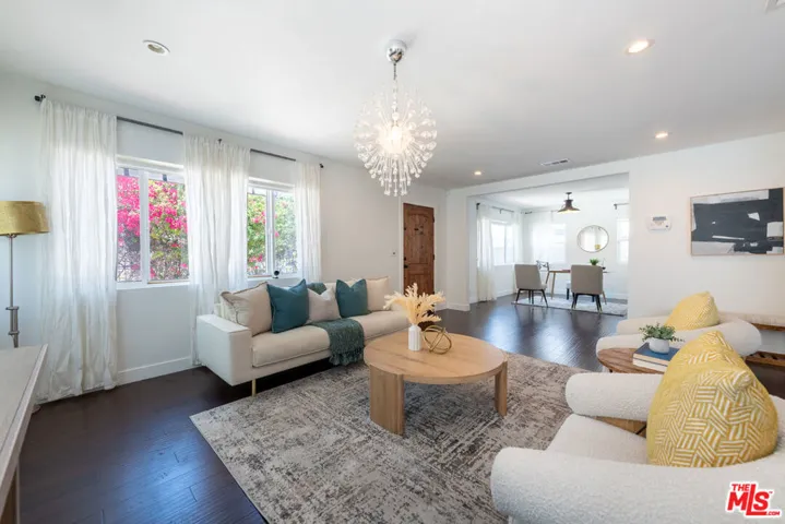 1110 Queen Anne Place, Los Angeles, California 90019