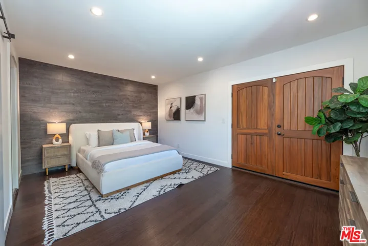 1110 Queen Anne Place, Los Angeles, California 90019
