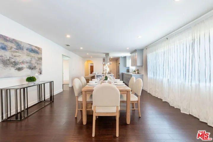 1110 Queen Anne Place, Los Angeles, California 90019