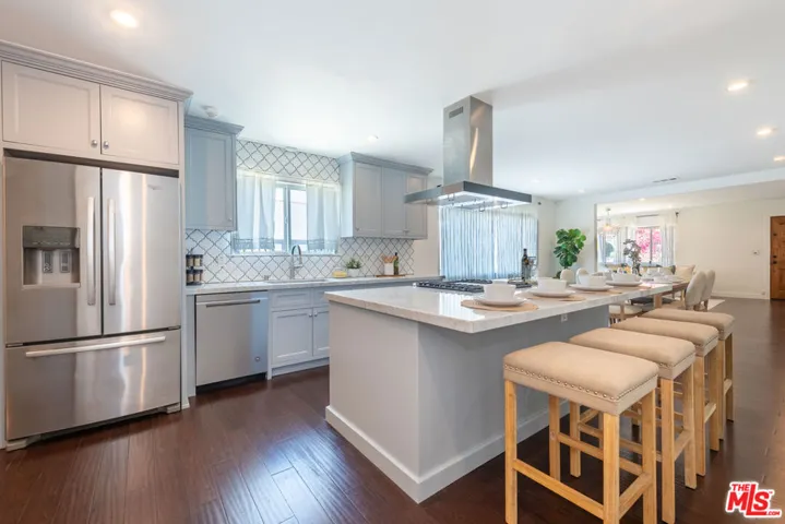 1110 Queen Anne Place, Los Angeles, California 90019
