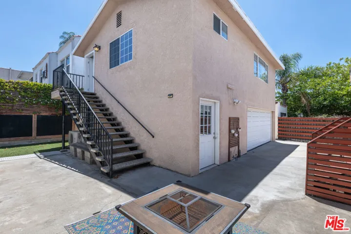 1110 Queen Anne Place, Los Angeles, California 90019