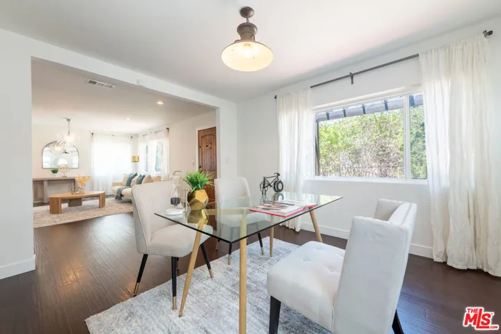 1110 Queen Anne Place, Los Angeles, California 90019