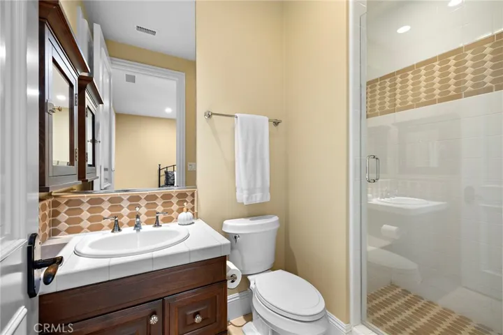 Downstairs Ensuite Bathroom.